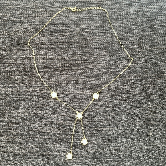 White Clover Star Flower Necklace - Picture 2 of 2